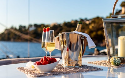 Beverage Service Options for Private Yacht Charters in Istanbul