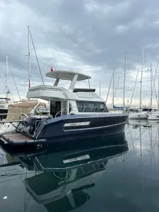 Yacht-32