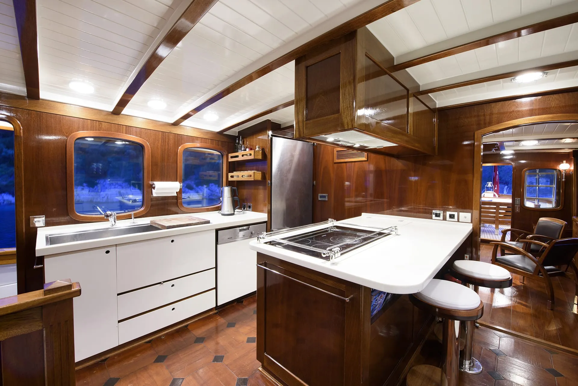Luxury Yacht Dinner in Istanbul